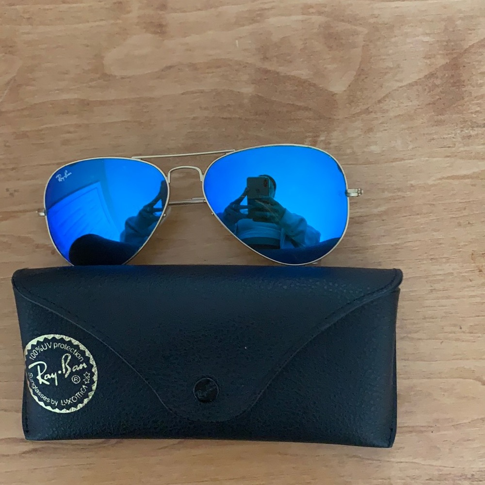 Blue aviator Ray Bans with case